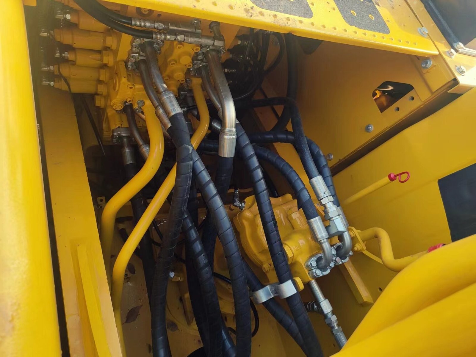Used Komatsu pc200 excavator